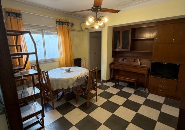 Venta PH en planta alta, 4 ambientes, Monte Casto, CABA