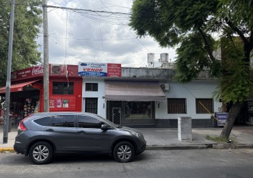 Venta, local comercial, actualmente vivienda, mas espacio aereo en excelente esquina, Villa Lugano
